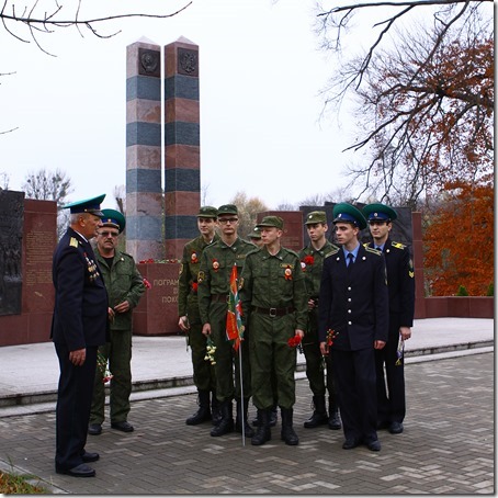С кадетами у Памятника пограничникам всех поколений
