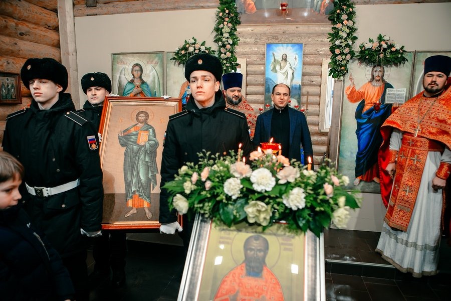 Михаил Романов подарил новому храму в Невском районе икону Спасителя Вседержителя