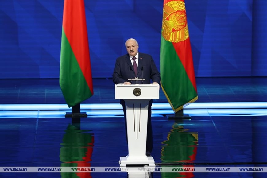 Лукашенко «прощает» лесбиянок, геев назвал «мерзостью»
